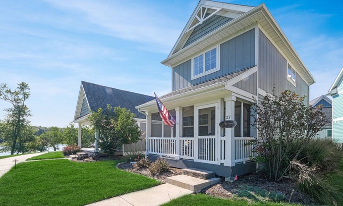 Ottawa House | River Shores Cottage 2 bed 2.5 bath