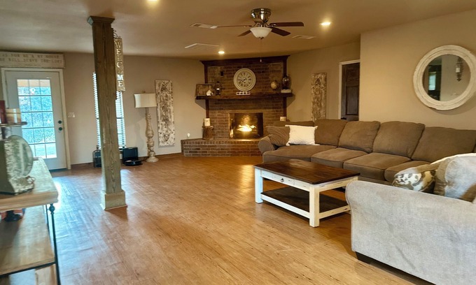 Natchez House | River side house, boat dock, wifi, pets welcome, kid friendly, try us out