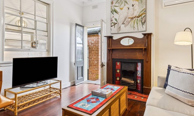 Maclean Apartment | River Street Heritage Apartment