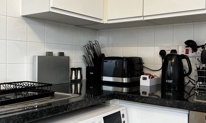 Dundee Apartment | River view apartment with free parking