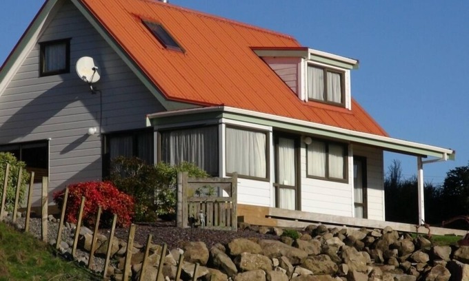 Manunui House | River View Cottage, nestled in a private setting