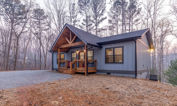 Ellijay House | River View Getaway by 2DC