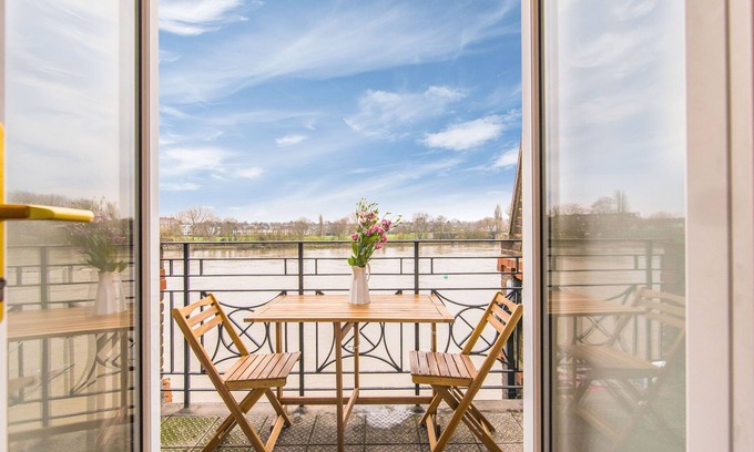 Hammersmith Apartment | River View, Penthouse Apartment, Zone 2, Hammersmith, London, 2 Bedrooms 2 Bath