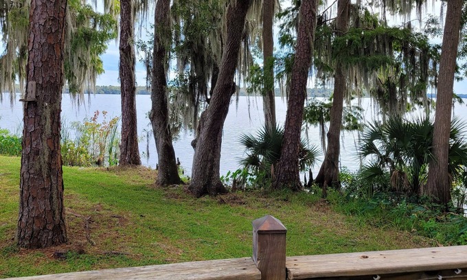 Welaka House | River view rental in prime location on the St Johns River