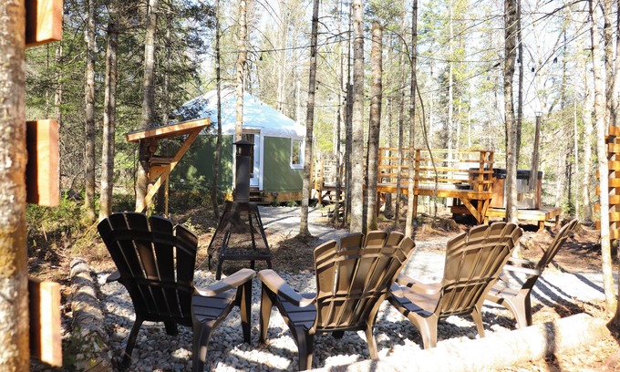Sainte Rose du Nord Ski Chalet | River/Wooden Hottub Yurt in Nature