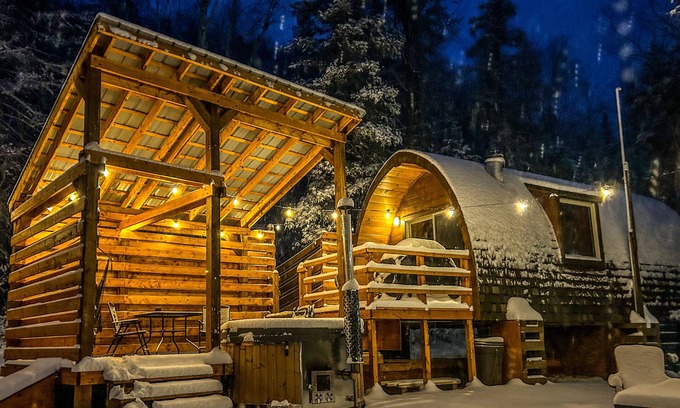 Sainte Rose du Nord Cabin | River/wooden hottub Hobbit's cabin in the wood!