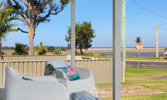 Shoalhaven Heads House | Riverbank Cottage & Studio
