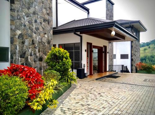 Udapalatha Hotel | Riverbank Resort Gampola