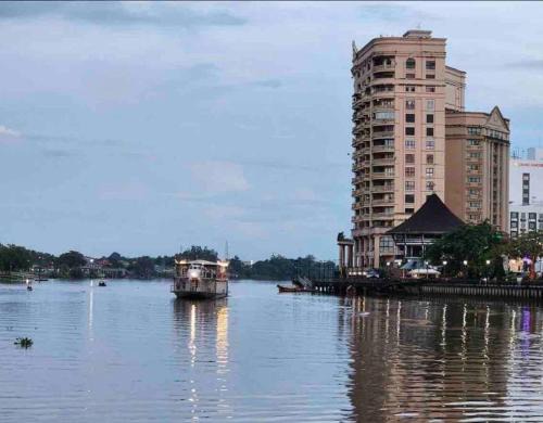 Kampung Surabaya Apartment | Riverbank Suite @ Waterfront KCH
