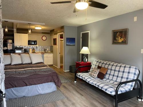 Red River Apartment | Riverbend 8 Efficiency