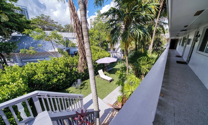 Riverwalk Fort Lauderdale Apartment | Riverbend by Lowkl