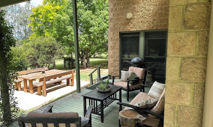 Yea Cottage | Riverbend Cottage is perfect for couples.