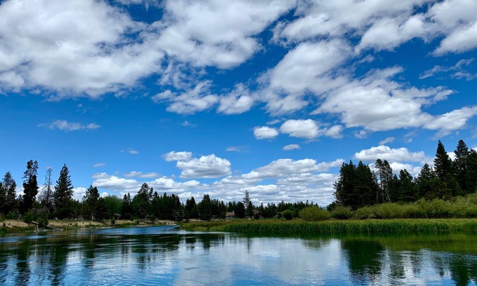 Three Rivers House | RiverBend House - near Sunriver & Mt Bachelor, community dock & pool, pool table