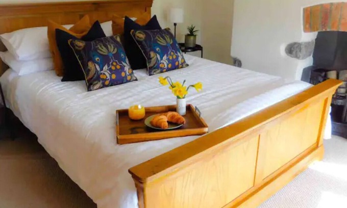 Rhuddlan House | Riverdale Cottage, Castle Views, North Wales