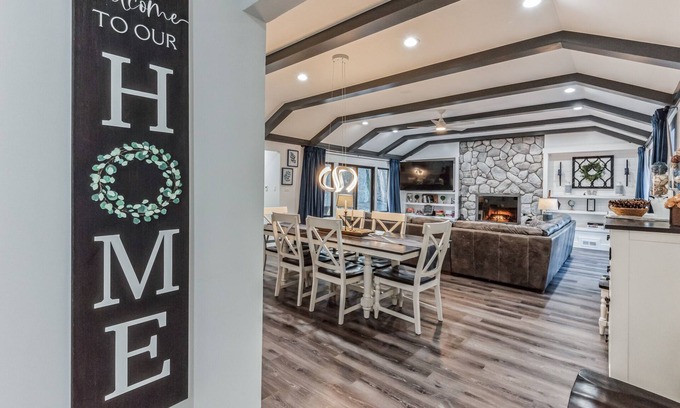 Niles House | Riveredge Retreat: Hot Tub, Kayaks, 5 Beds Near ND