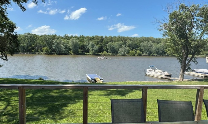 Dixon House | Riverfront 2 bedroom, 2 bathroom house with all the amenities