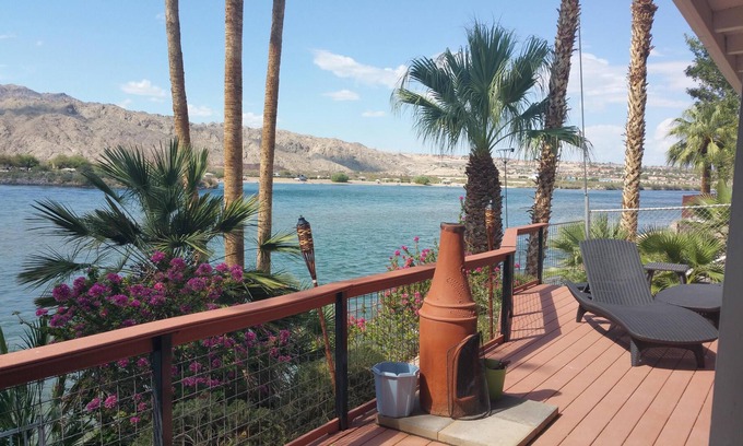 Holiday Shores House | Riverfront 3bd,3bth, boat dock, close to casinos. Perfect getaway. Winter rental