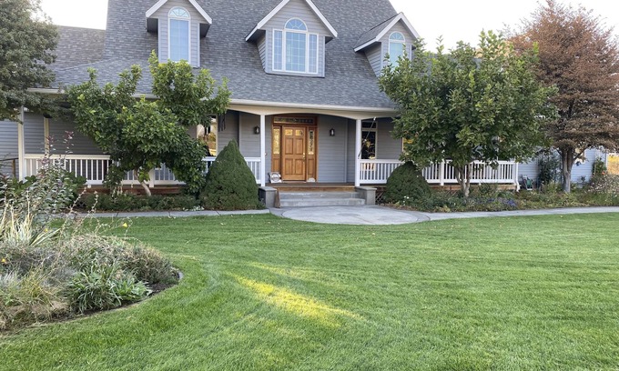 Hermiston House | Riverfront - Amazing View! Large Estate with Pool Table, Air Hockey & Media Room