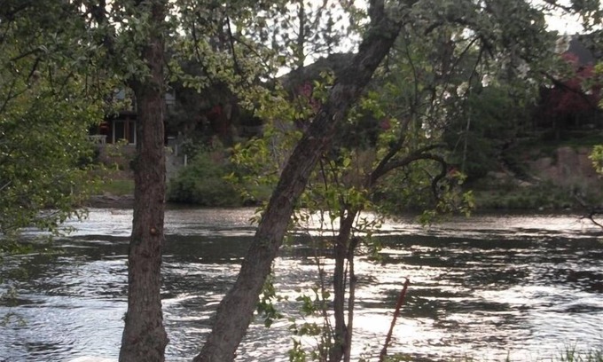 Old Bend Cottage | Riverfront Beauty! Location Perfection! Walk to the best of Bend