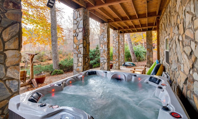 Rutherfordton Cabin | Riverfront Blue Ridge Cabin w/Private Hot Tub