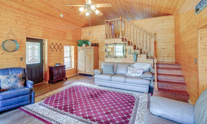 Bluff City Cabin | Riverfront Bluff City Retreat w/ Patio & Grill!