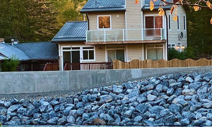 Bragg Creek House | Riverfront Bragg Creek Home - The Perfect Getaway w/spacious deck