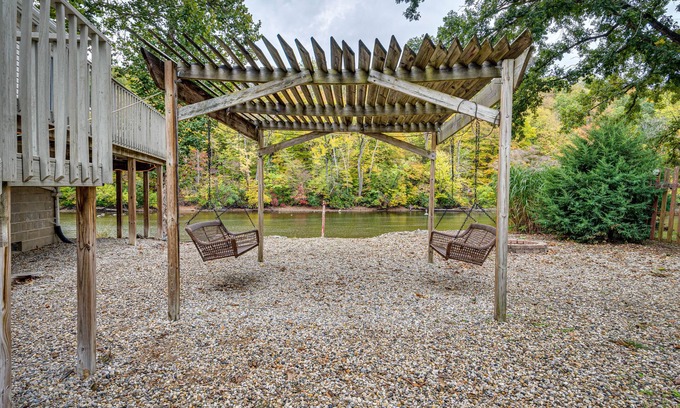 Rockfield House | Riverfront Brookston Retreat w/Deck & River Tubes