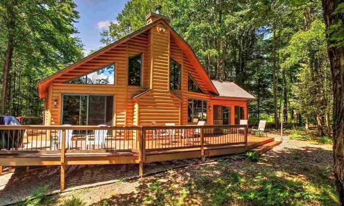 Thompsonville House | Riverfront Cabin Retreat – Sleeps Up to 18 on the Betsie River