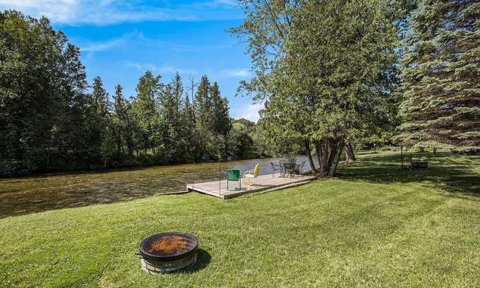 Honor House | Riverfront cabin with furnished deck, beautiful backyard, firepit & kayaks