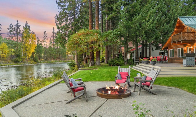 Leavenworth Cabin | Riverfront Chalet, 2 Bedroom + Loft, Sleeps 4 guests, with a hot tub.