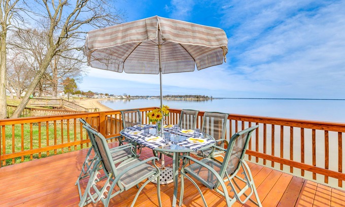 Colonial Beach House | Riverfront Colonial Beach Home w/Private Beach!