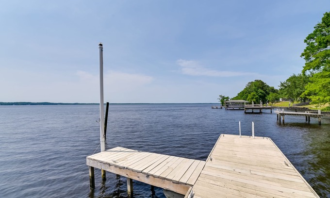 Edenton Condo | Riverfront Edenton Condo w/Porch & Boat Ramp!
