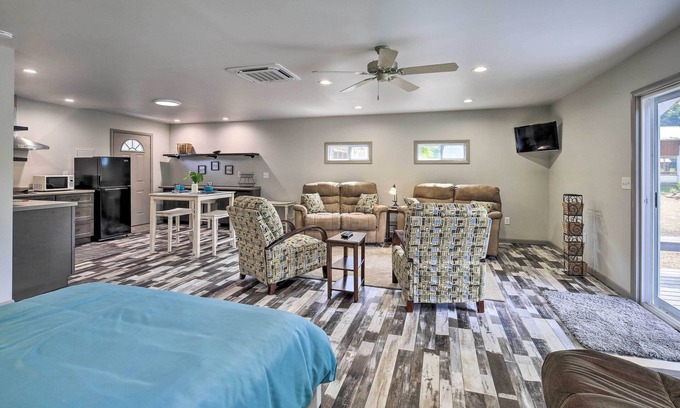 Elizabethton Cottage | Riverfront Elizabethton Detached Studio w/Grill