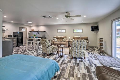 Elizabethton House | Riverfront Elizabethton Detached Studio with Grill
