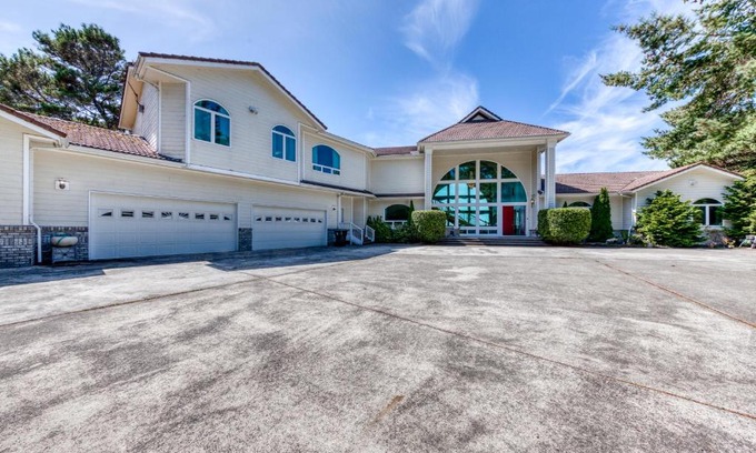 Florence House | Riverfront Estate