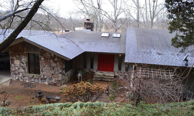 Cherokee Village House | Riverfront, golf course retreat with pool!