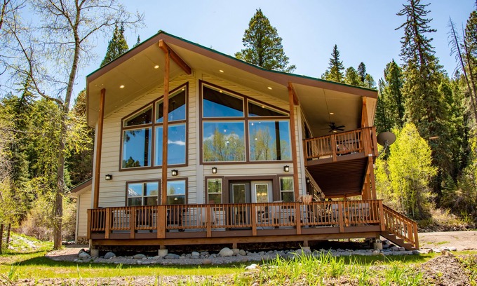 San Juan River Village House | Riverfront home surrounded by San Juan Nat'l Forest