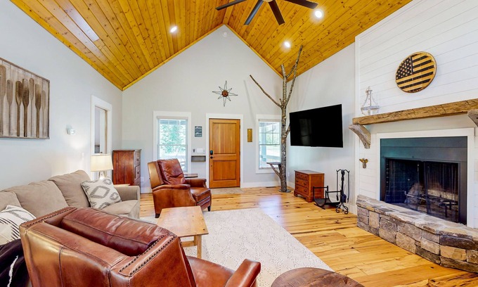 Franklin House | Riverfront home with firepit, large deck, tubing rafts, & views