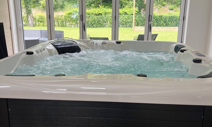 Fraipont House | Riverfront house with jacuzzi and games room