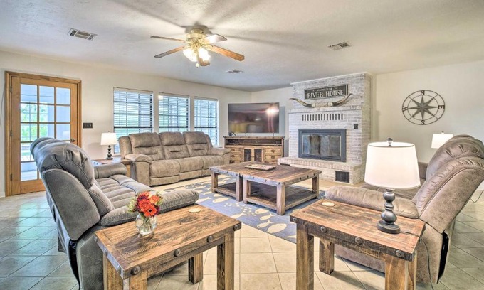 Oakhurst House | Riverfront Hunstville Home with Deck and Yard!