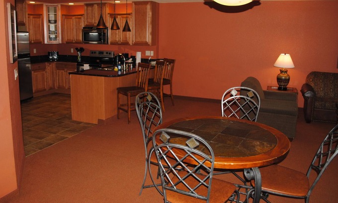 Wisconsin Dells Condo | RIVERFRONT.JACUZZI tub.!!.