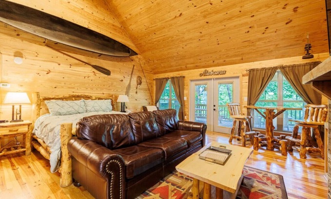 Mentone Cabin | Riverfront l Hot Tub l Dock