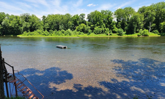Hedgesville Cabin | Riverfront Log Cabin on the Potomac River -