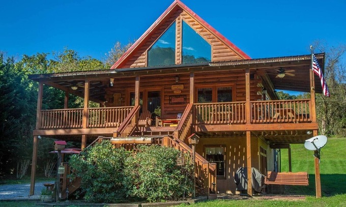 Draper Cabin | Riverfront Log Cabin/Pet Friendly/Family Fun! 3BS8