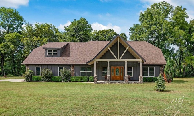 Flippin House | 🐟Riverfront🎣Monster Fish🛥️Boat Launch👶Kid friendly🎆Across from Gaston's