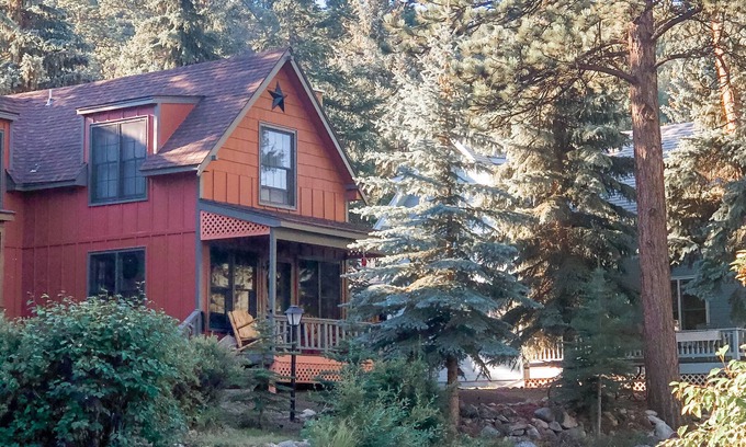 Estes Park House | Riverfront Mountain Cottage Retreat