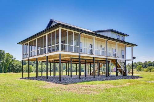 Nashville House | Riverfront Murfreesboro Cabin with Fire Pit