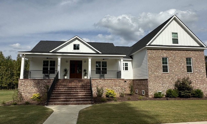 Augusta House | Riverfront Neighborhood Masters Rental