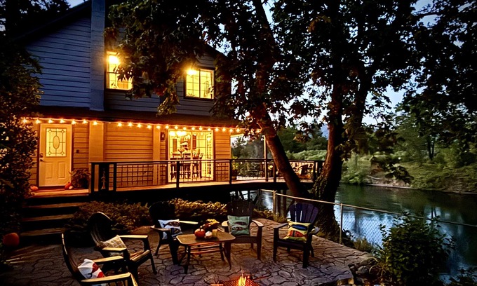 Grants Pass House | Riverfront on the Rogue! Ideal Southern Oregon location
