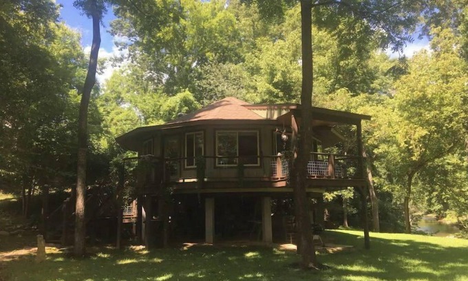Hot Springs Cabin | Riverfront! Private, short walk to town